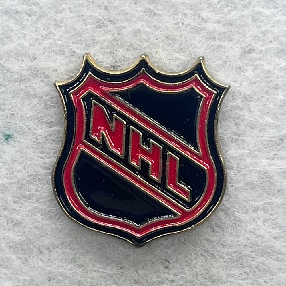 🔮 5/$25 Vintage NHL Logo Hockey Pin